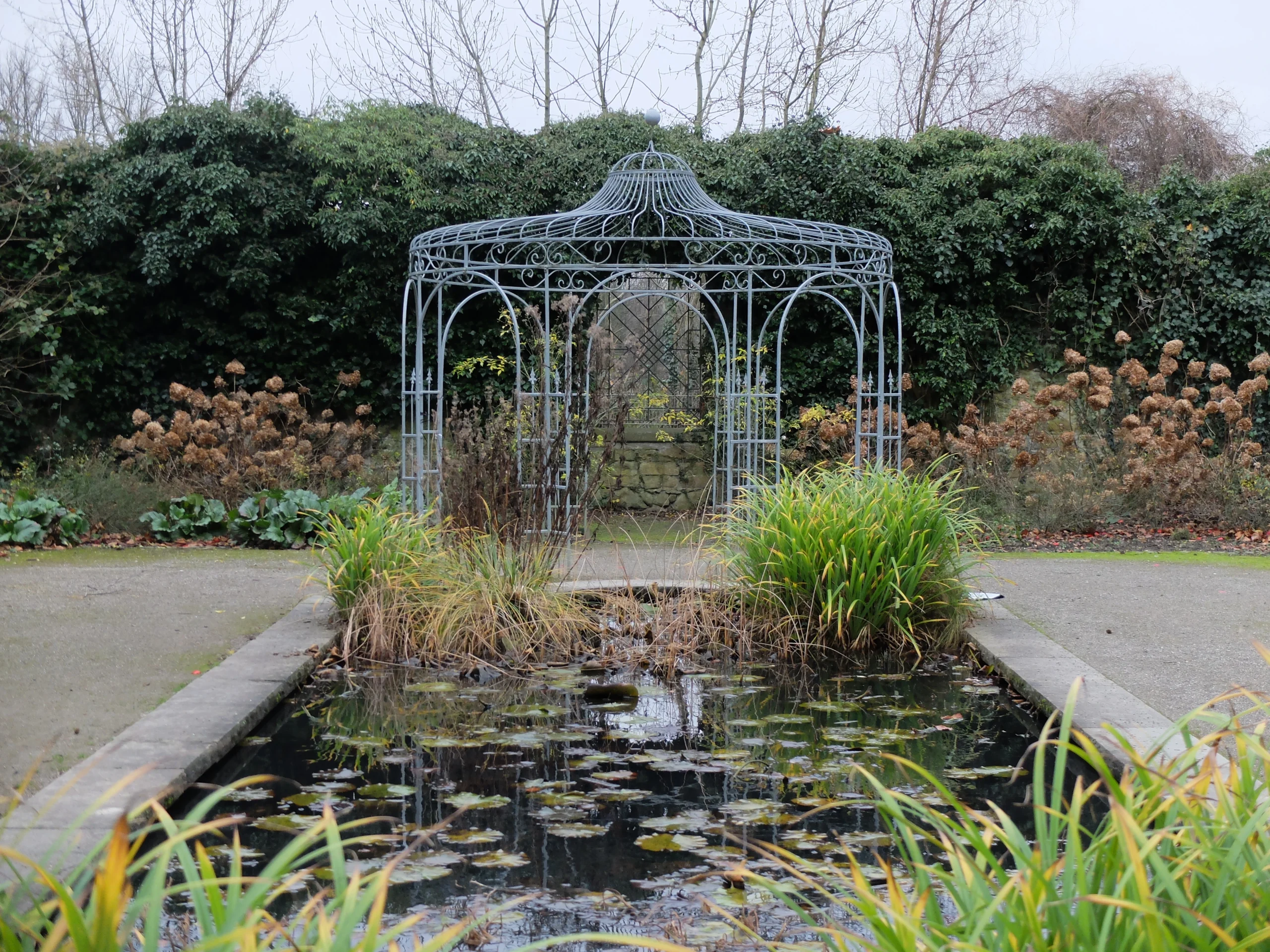 garten am schloss styrum-teich-künstlertreff aquarius wassermuseum